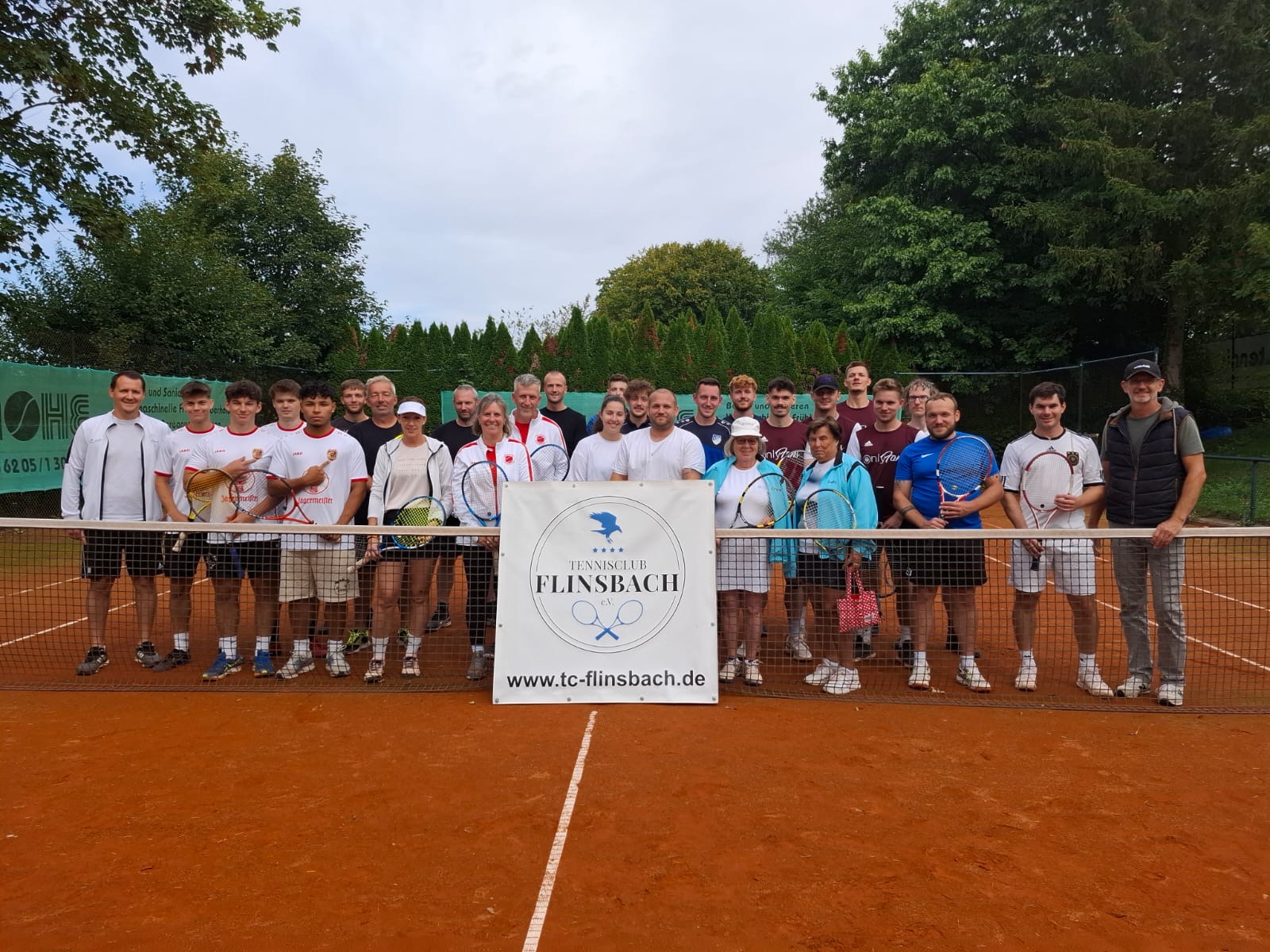 Die teilnehmenden Mannschaften bei den Tennisgrümpelspielen 2025